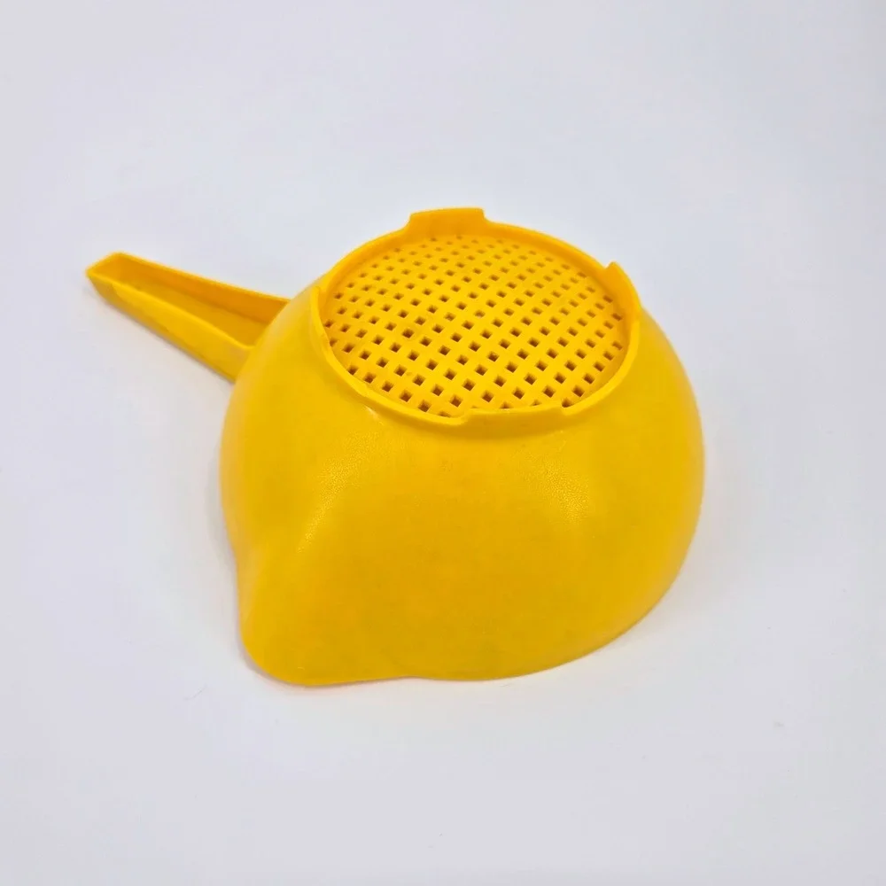 Vintage Tupperware #1200 Yellow 1‎ Quart Colander Strainer with Handle